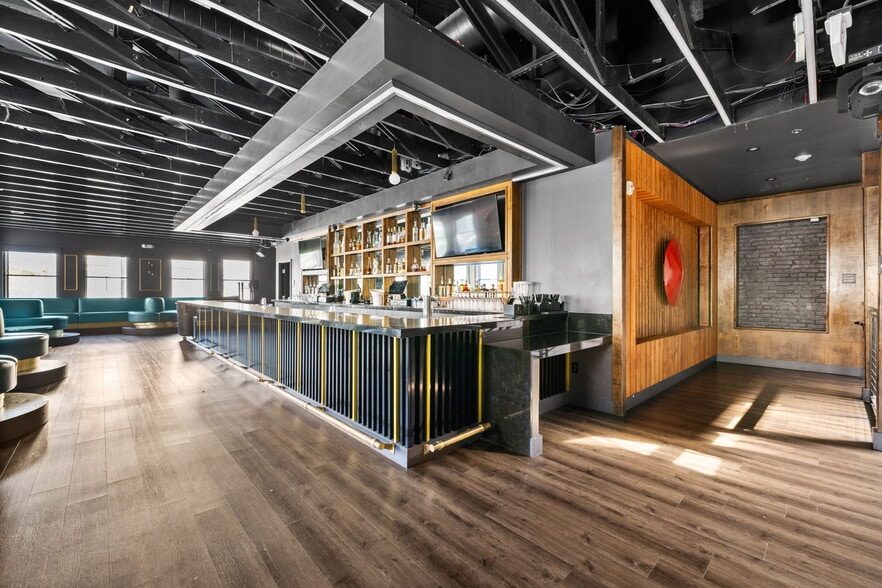 More Photos Of 1000 J St, Sacramento Storefront For Lease