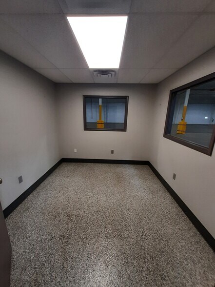 More Photos Of 4607 Wyland Dr, Elkhart Warehouse For Lease