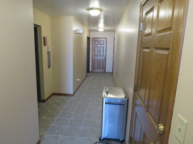 More Photos Of 2585 E Division St, Diamond Storefront Retail Office For Sale