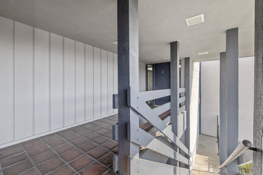 More Photos Of 1620 W Mineral King Ave, Visalia Office For Sale