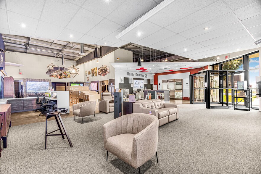 More Photos Of 126 Iber Rd, Ottawa Showroom For Sale