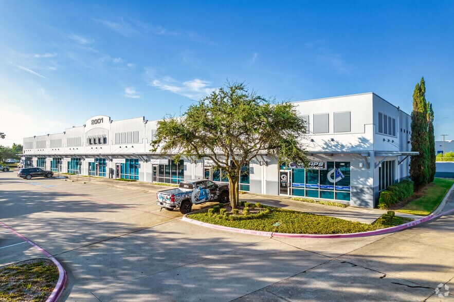 More Photos Of 2001 Central Cir, McKinney Light Manufacturing For Lease
