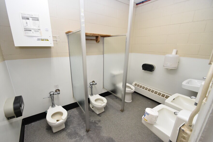 More Photos Of 194 House St, Glastonbury Daycare Center For Sale