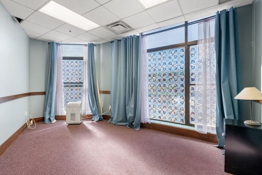 More Photos Of 150-160 Market St, Lynn Storefront Retail Office For Sale