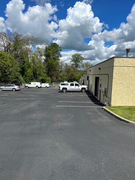 More Photos Of 37 Industrial Blvd, Paoli Light Manufacturing For Sale
