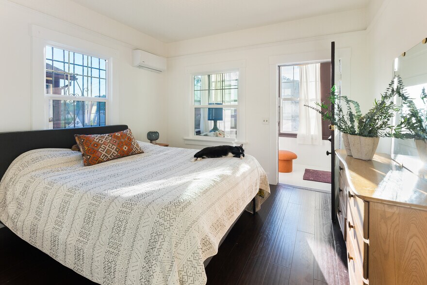 More Photos Of 534 Casanova St, Los Angeles Apartments For Sale