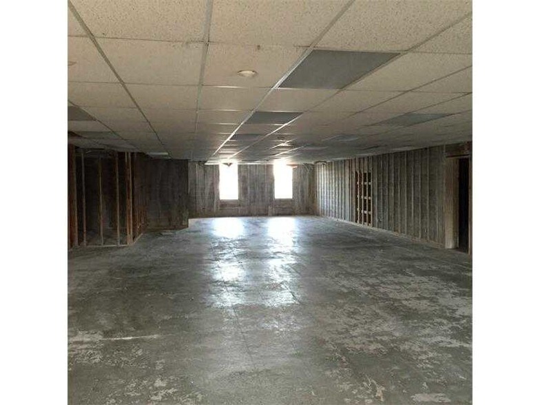 More Photos Of 102 E Main St, Cartersville Bank For Lease