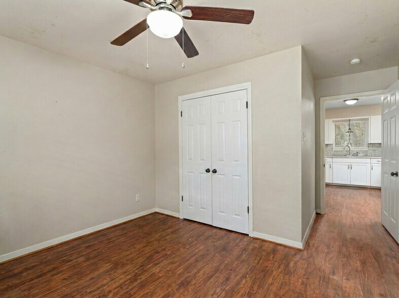 More Photos Of 401 E Main St, Brenham Apartments For Sale