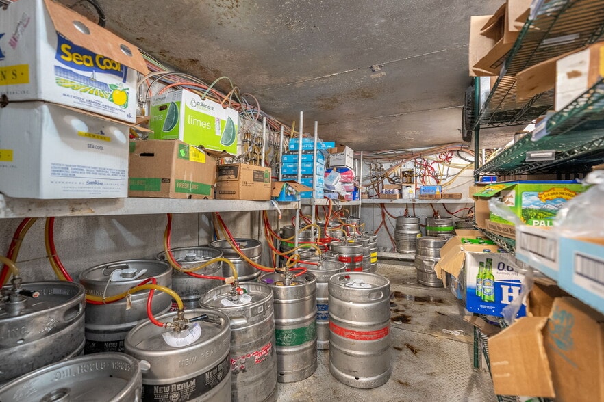 More Photos Of 209 W Congress St, Savannah Restaurant For Lease