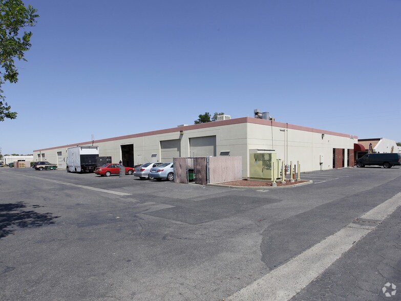 More Photos Of 2521-2551 Del Monte St, West Sacramento Warehouse For Lease