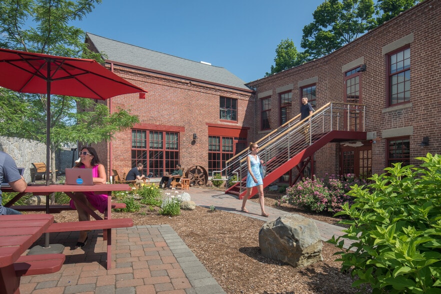 More Photos Of 1167 Massachusetts Ave, Arlington Coworking Space