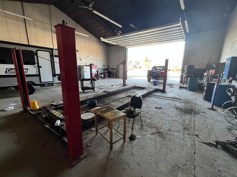More Photos Of 410 E Chatham St, Metamora Industrial For Sale
