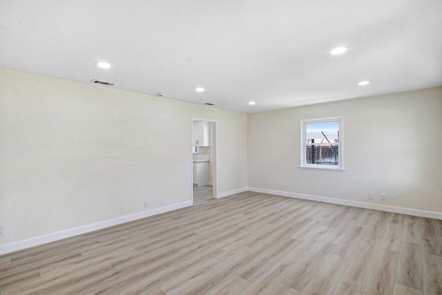 More Photos Of 3879 Dykes Ln, Riverside Apartments For Sale