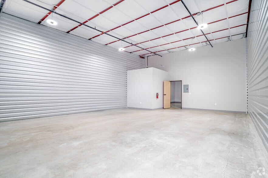 More Photos Of 7001 W. I-10, San Antonio Office For Lease