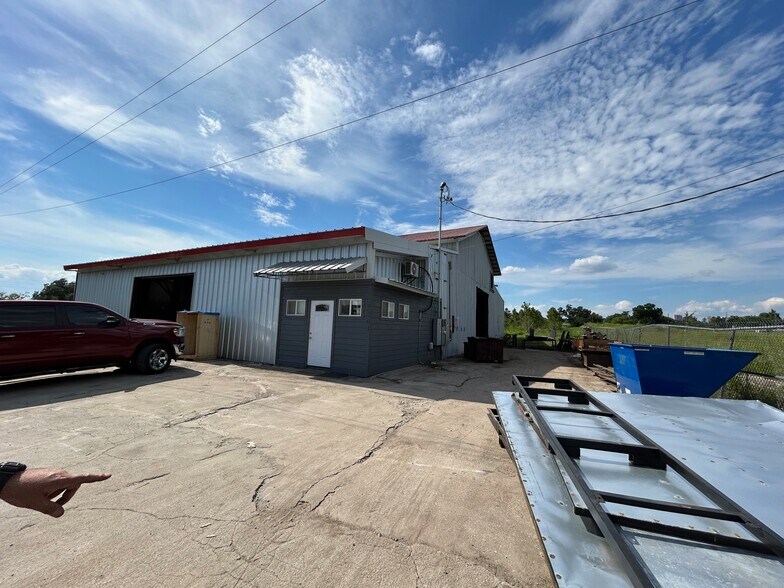More Photos Of 5701 W Ponkan Rd, Zellwood Warehouse For Sale