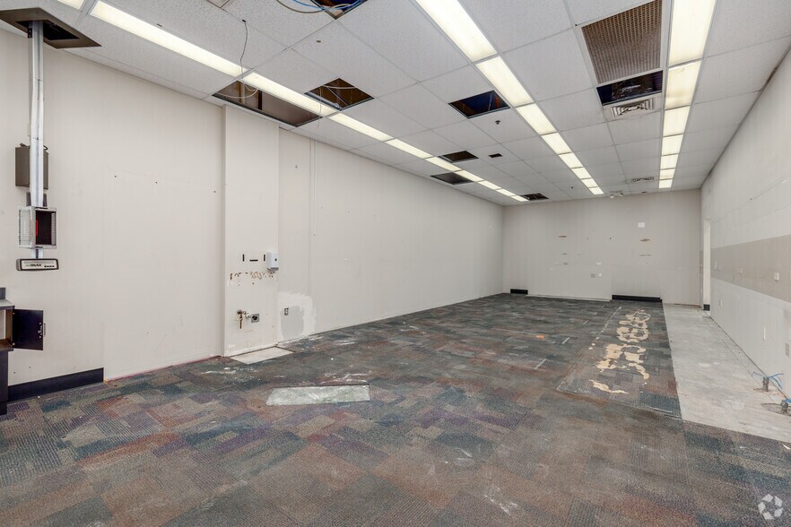 More Photos Of 1555 S Broadway, Wichita Drugstore For Sale