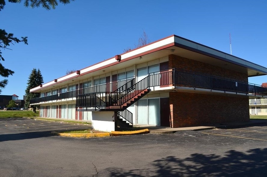 More Photos Of 2759 Mount Pleasant St, Burlington Hotel For Sale