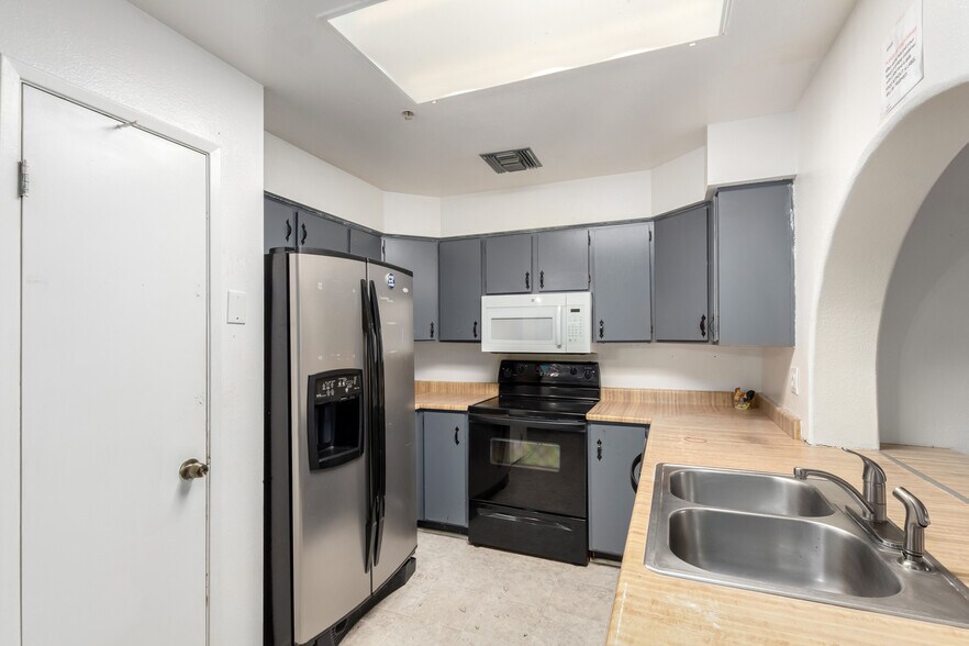 More Photos Of 10227 N 56th Dr, Glendale Assisted Living For Sale