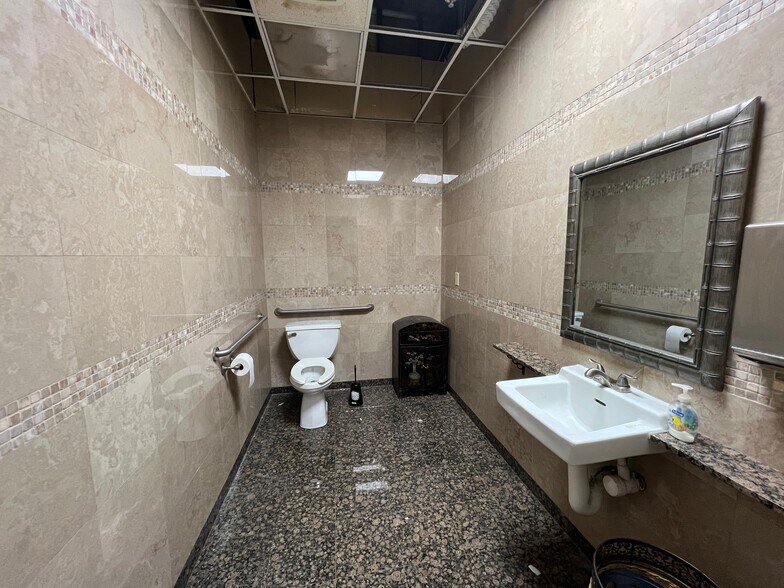 More Photos Of 224 Stockton St, Phillipsburg Showroom For Lease