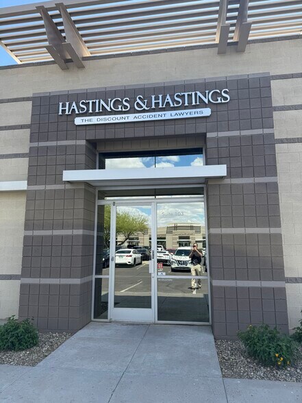 More Photos Of 9150 W Indian School Rd, Phoenix Office For Sale