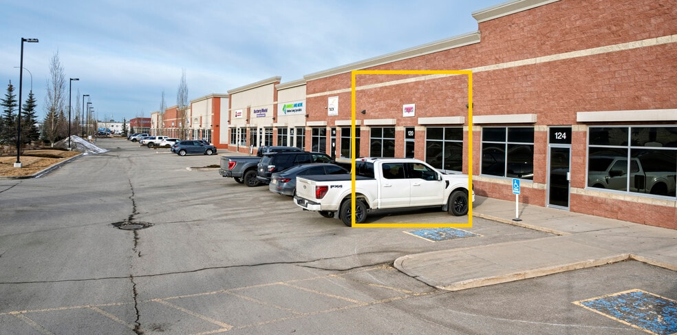 More Photos Of 5050 106th Ave SE, Calgary Flex For Lease