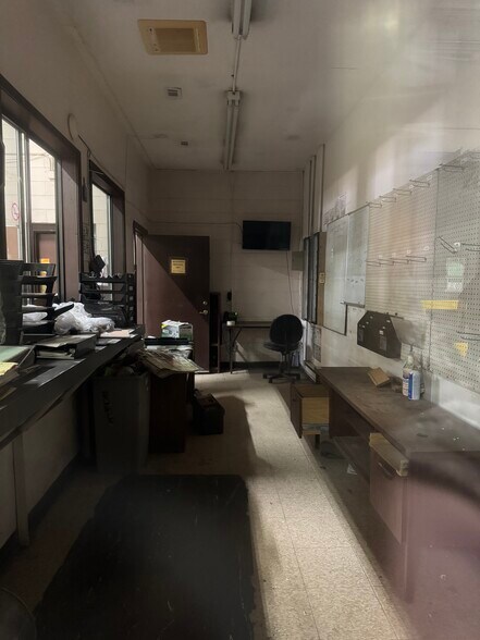 More Photos Of 8716 SE 15th St, Oklahoma City Distribution For Sale