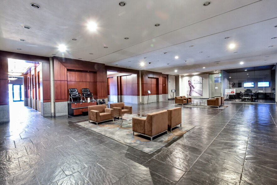 More Photos Of 40 S Main St, Memphis Office For Lease
