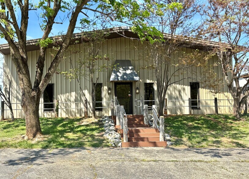 More Photos Of 600 Harding Rd, Franklin Warehouse For Lease