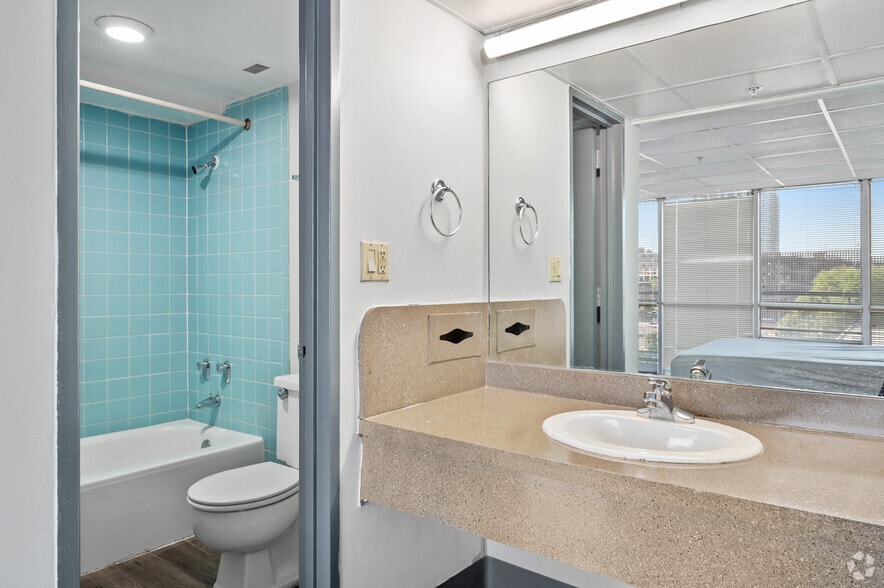 More Photos Of 951 18th St S, Birmingham Apartments For Lease
