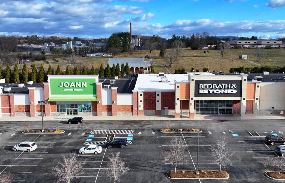 More Photos Of 145 Shoppers Way, Christiansburg General Retail For Lease