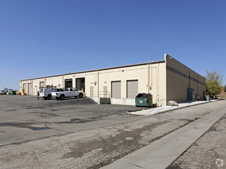 More Photos Of 7476 S Eagle St, Centennial Warehouse For Lease