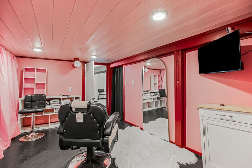 More Photos Of 6632 E Truman Rd, Kansas City General Retail For Sale