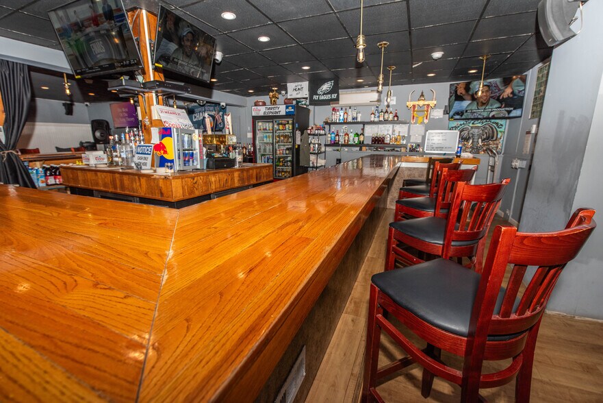 More Photos Of 932 Wyoming Ave, Scranton Bar For Sale