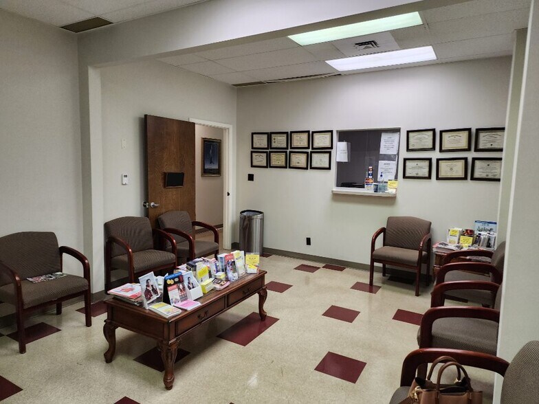 More Photos Of 5040 Snapfinger Woods Dr, Decatur Medical For Lease