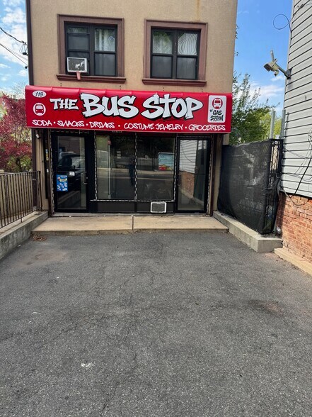 More Photos Of 119 Victory Blvd, Staten Island General Retail For Lease