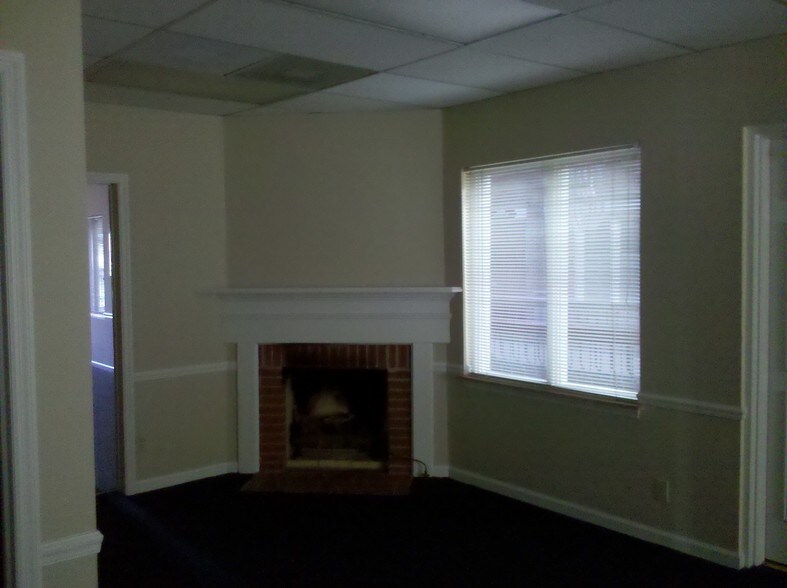 More Photos Of 300 W Broome St, Lagrange Office For Sale