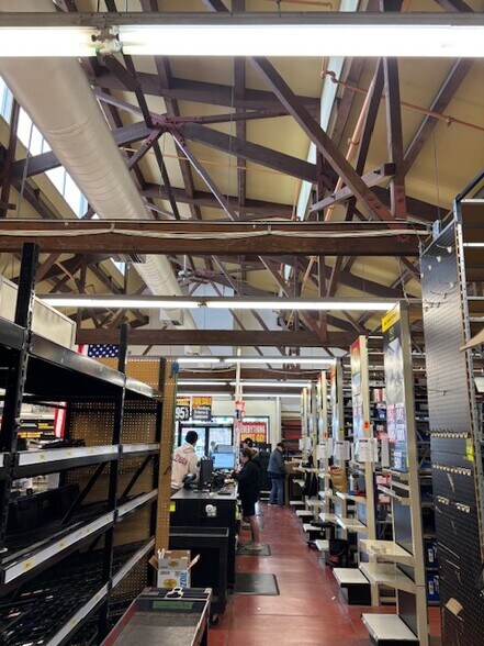 More Photos Of 2120 E Powell Blvd, Gresham General Retail For Sale