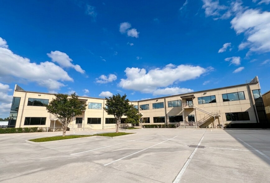 More Photos Of 8400 N Sam Houston Pky W, Houston Office For Lease