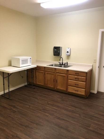 More Photos Of 415 St Johns Way, Columbus Light Manufacturing For Lease