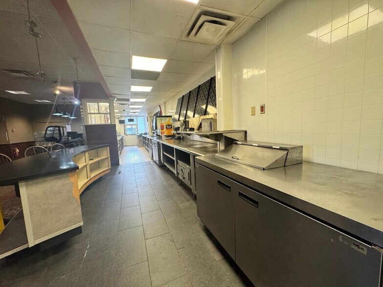 More Photos Of 408 Market Square Dr, Maysville Restaurant For Sale
