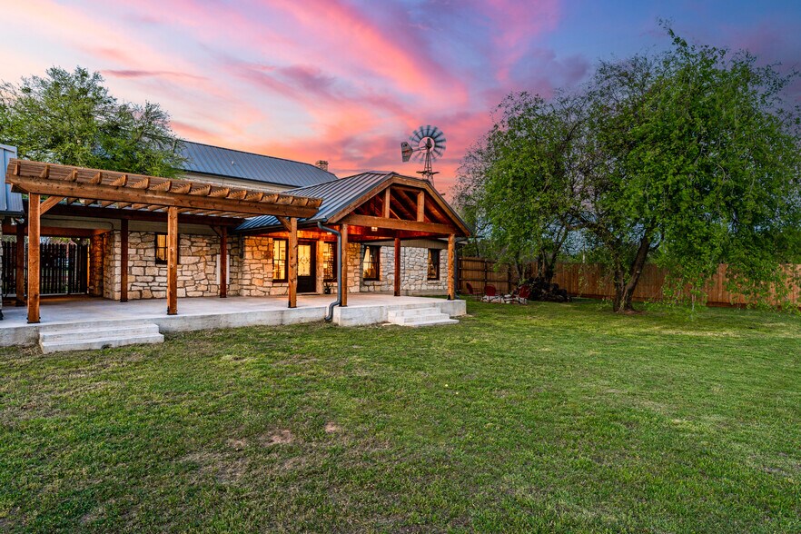 More Photos Of 703 Spring St, Granbury Lodge Meeting Hall For Sale