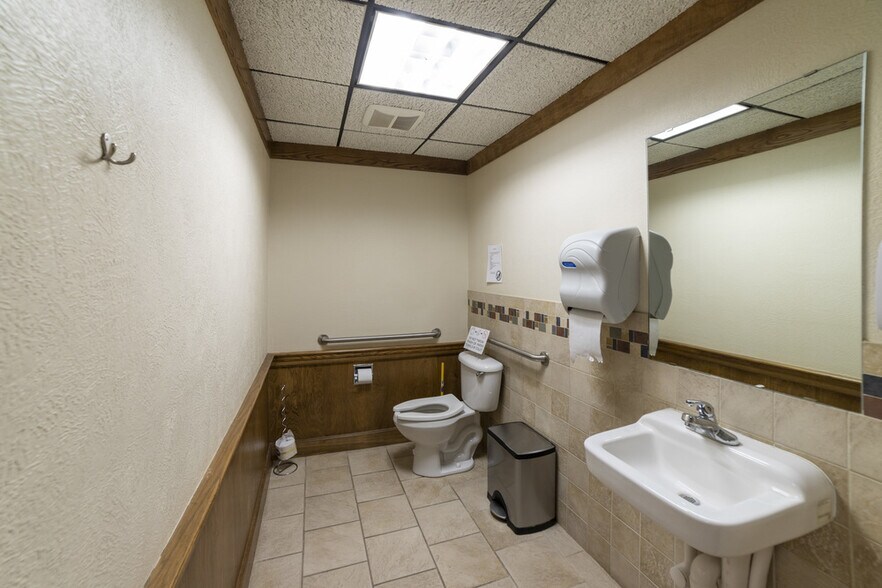 More Photos Of 701 N Price Rd, Pampa Medical For Lease