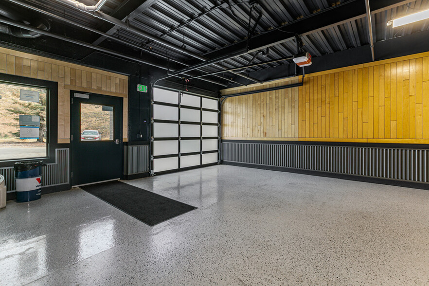 More Photos Of 2700 W Rasmussen Rd, Park City General Retail For Lease