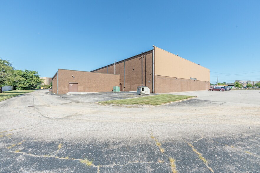 More Photos Of 8555-8735 Day Dr, Parma General Retail For Sale
