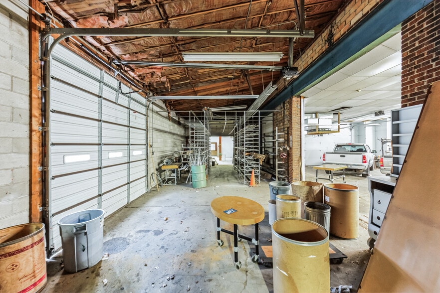 More Photos Of 65 E Fayette St, Uniontown Showroom For Sale