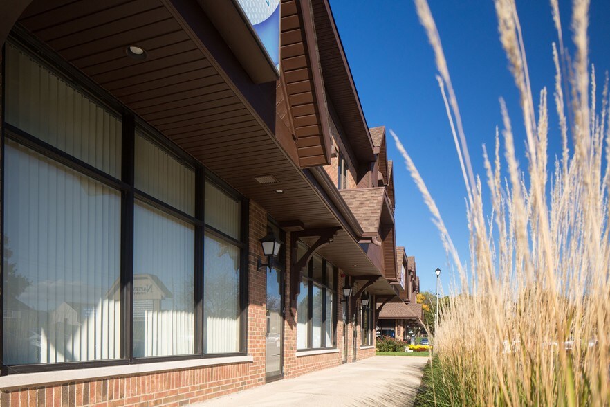 More Photos Of 24W500 Maple Ave, Naperville Office For Lease