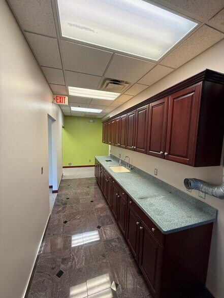 More Photos Of 39525 14 Mile Rd, Novi Medical For Lease