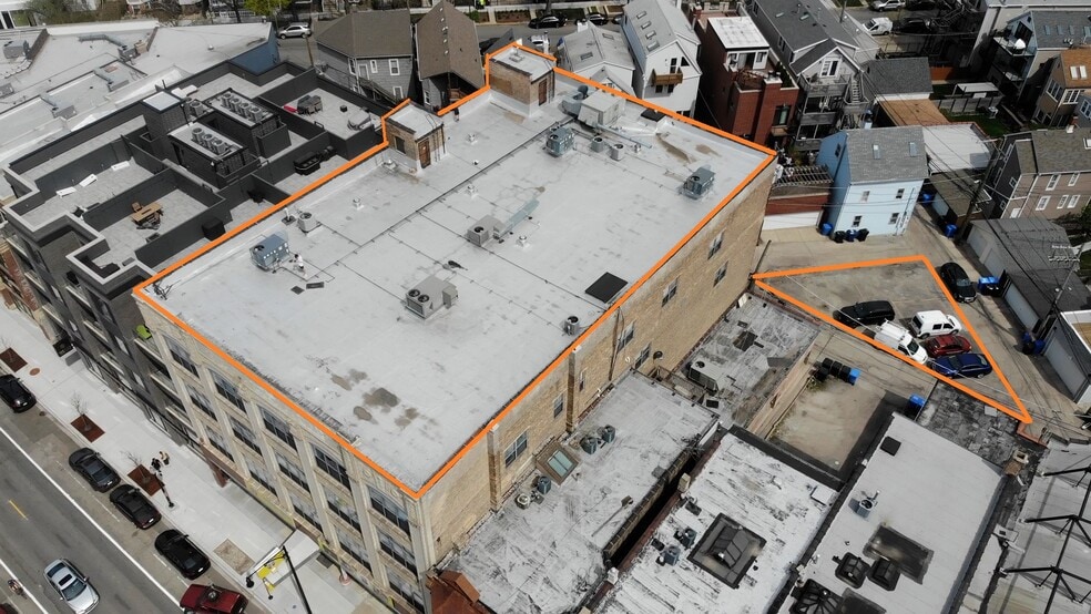 More Photos Of 3045-3047 N Lincoln Ave, Chicago Loft Creative Space For Lease