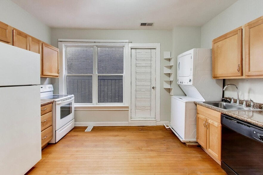 More Photos Of 2114 W Roscoe St, Chicago Storefront Retail Residential For Sale