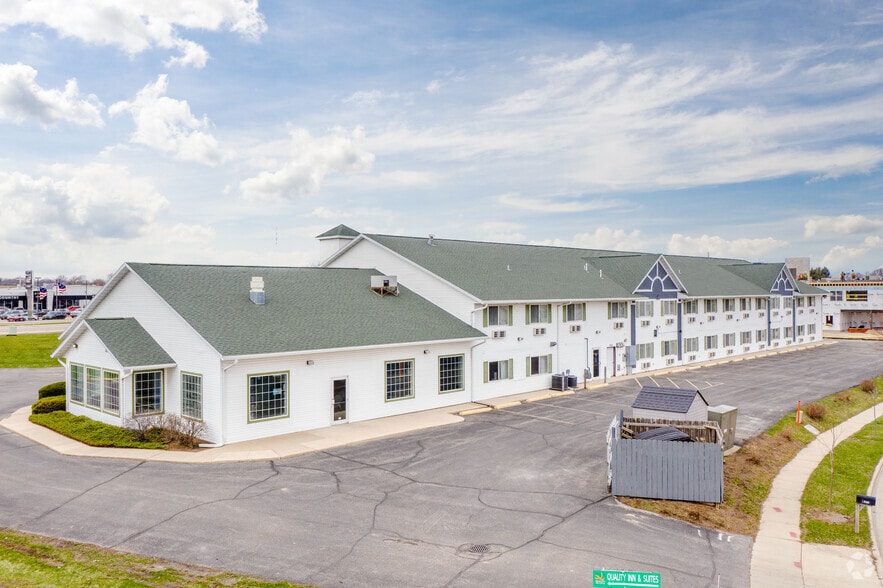 More Photos Of 660 Nygaard St, Stoughton Hotel For Sale